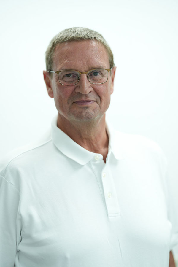 Dr. med. dent. Ul­rich Mun­kes